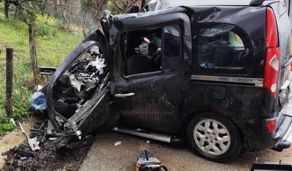 Trafik faciası: Kamyon ve kamyonet çarpıştı, 2 ölü, 2 ağır yaralı