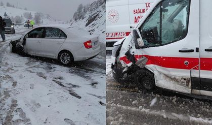 Ambulans ile otomobilin çarpıştığı kazada yaralılar var!