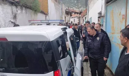 Çocuklarını görmek için gittiği evde bıçaklı saldırı: Eski eşinin erkek arkadaşı gözaltında