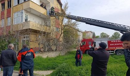 Korkutan olay: Genç evini ateşe verip babasını aradı!