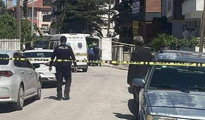 Anne ve babasını bıçaklayarak öldüren 22 yaşındaki şüpheli tutuklandı