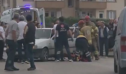 Korkutan kaza: Minibüs ile otomobil çarpıştı, yaralılar var!