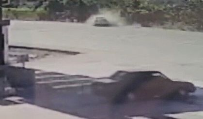 Park halindeki araca çarpan otomobil d*hşet saçtı: 1 ölü, 2 yaralı