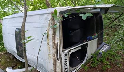 Minibüs uçuruma yurvarlandı... Çok sayıda yaralı var!