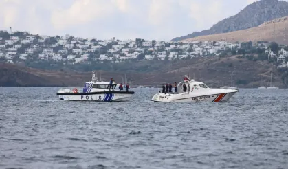 Alabora olan jet skide 3 kişi denizde kayboldu