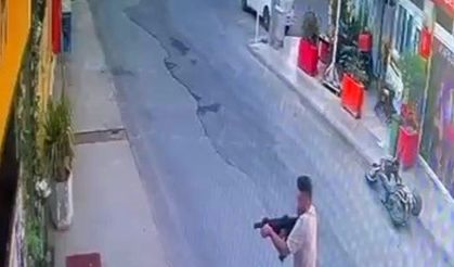 Eski sevgili d*hşeti! Kadının çalıştığı iş yerine tüfekle ateş açtı, kameraya yakalandı
