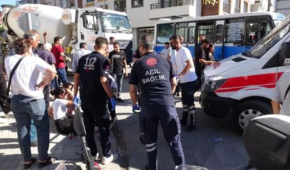 Korku dolu anlar: Kontrolden çıkan minibüs 3 aracı birbirine kattı, yaralılar var!