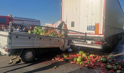TIR’a arkadan çarpan kamyonette can pazarı: 2 yaralıdan birinin durumu ağır