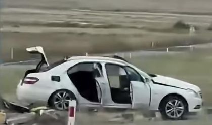 Trafik faciası: Tır ile otomobil çarpıştı, 3 kişi yaşamını yitirdi, 2 yaralı