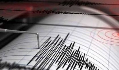 Yer yerinden oynadı! 7,3 düyüklüğünde deprem endişelendirdi