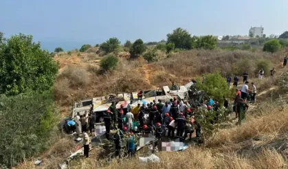 Yolcu otobüsü şarampole yuvarlandı: 25 ölü, 44 yaralı!