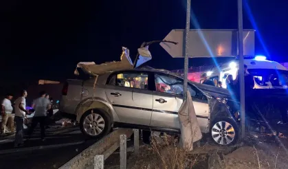 17 yaşındaki ehliyetsiz sürücü otomobiliyle bariyerlere çarptığı kazada öldü