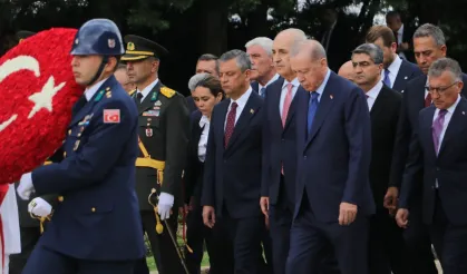 Cumhurbaşkanı Erdoğan ve devlet erkanı Anıtkabir’i ziyaret etti