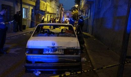 Husumetli ailelerin kavgasında otomobil d*hşeti: 2 yaralı!