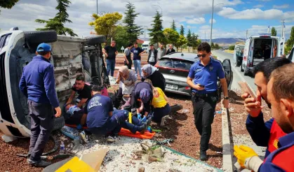 İki otomobil çarpıştğı kazada 7 kişi yaralandı