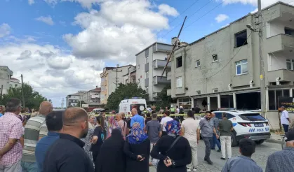 İnşaat asansörüyle malzeme taşırken elektrik akımına kapıarak hayatını kaybetti