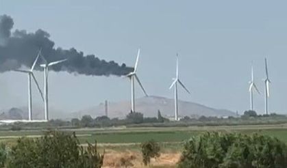 İzmir Bergama’da rüzgar türbininde yangın: Ekipler alarma geçti!