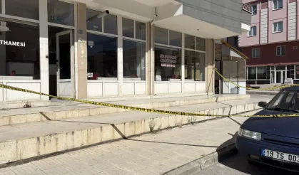 Kahvehanede bıçaklı kavga: 1 ölü, 1 yaralı