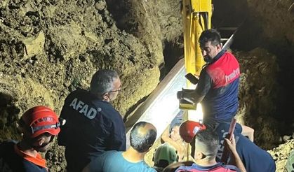 Su kuyusu kazarken göçük meydana geldi: Baba ve oğlu toprak altında kaldı