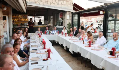 Türkiye-Bulgaristan dostluğu Alaçatı’da aynı sofrada