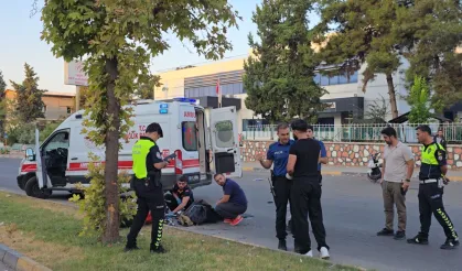 Motosiklet ile refüje ve ağaca çarpan 14 yaşındaki çocuk sürücü hayatını kaybetti