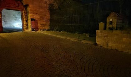 Fatih'te surların içinde erkek cesedi bulundu