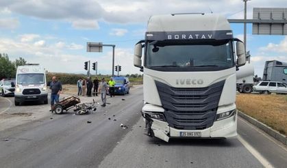 Tır ile sepetli motosiklet çarpıştı: 61 yaşındaki sürücü hayatını kaybetti