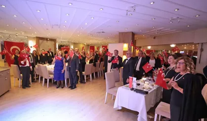 Konak’ta Cumhuriyet Balosu çocuklar için dayanışmaya dönüştü