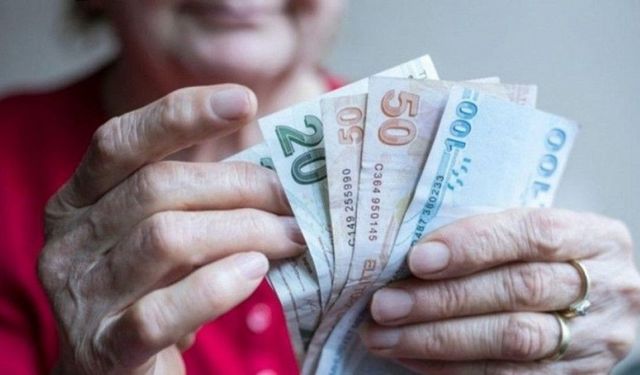 Emekliler bu habere dikkat! 13 bin lira hesaplara yatıyor