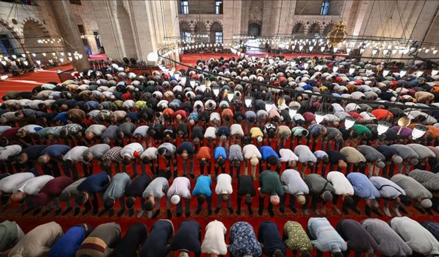 İzmir’de bayram namazı saat kaçta kılınacak? 27 Mayıs 2026 İzmir bayram namazı saati