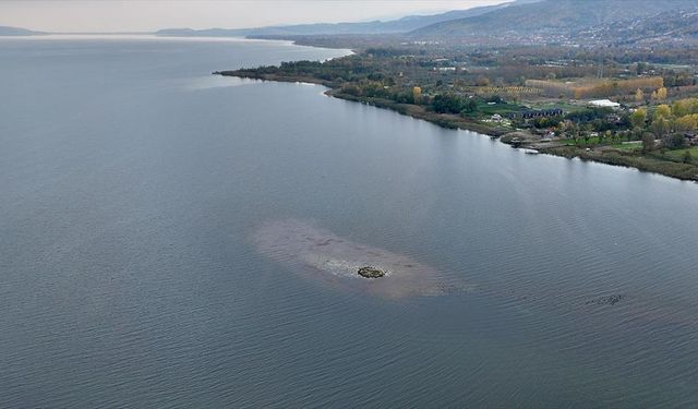 Sapanca Gölü alarm veriyor! Su seviyesi azaldı, taş kalıntılar ortaya çıktı!