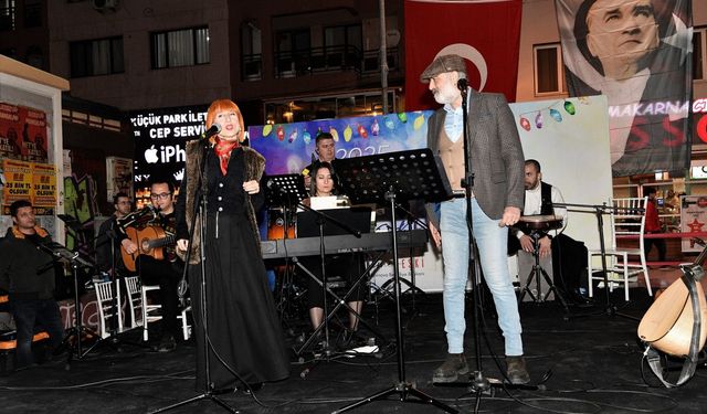 Bornova'da yeni yıl coşkusu: Küçükpark'ta muhteşem konser