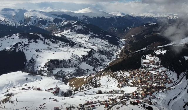 Giresun'un yenilenen yüzü: Dereli'de kar yağışı efsane manzaralar yarattı!