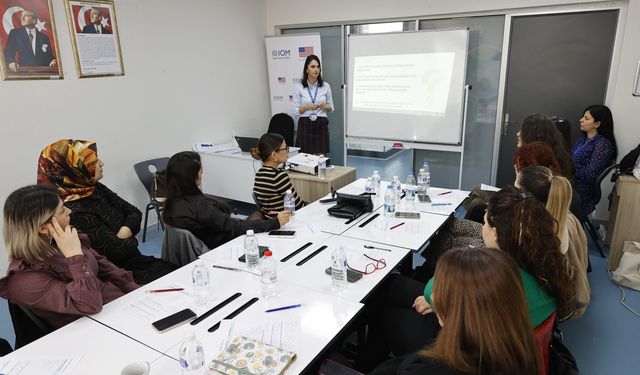 Konak'ta öğretmenler için "Olumlu Ebeveynlik Eğitimi" verildi