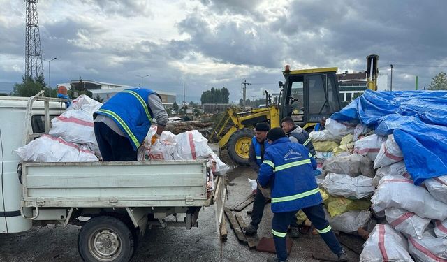 Nazilli Belediyesi, ihtiyaç sahiplerine yakacak desteği sağlıyor