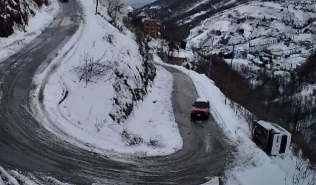 Trabzon'da feci kaza: Minibüs uçuruma yuvarlandı, ö*ü ve yaralılar var...