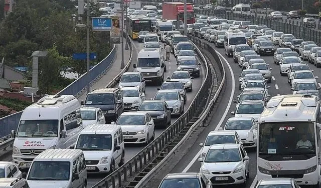 “İzmir’in trafik sorunu yol yaparak çözülmez”