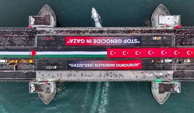 Galata'da Filistin’e destek yürüyüşü: Ayasofya’da sabah namazı ile başladı