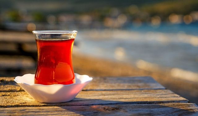 O markalara sofranızda yer vermeyin! Türk halkının vazgeçilmezi çayda gıda boyası tespit edildi