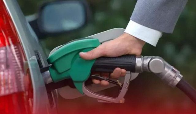 Gece yarısı tabela değişti! Araç sahipleri dikkat: Akaryakıta zam geldi