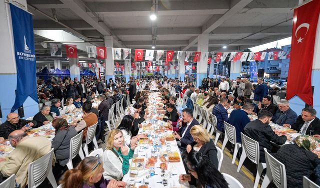 Büyükşehir'in iftar sofrası Buca'da kuruldu