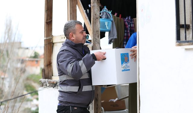 Narlıdere Belediyesi, ihtiyaç sahiplerine gıda desteği sağlıyor