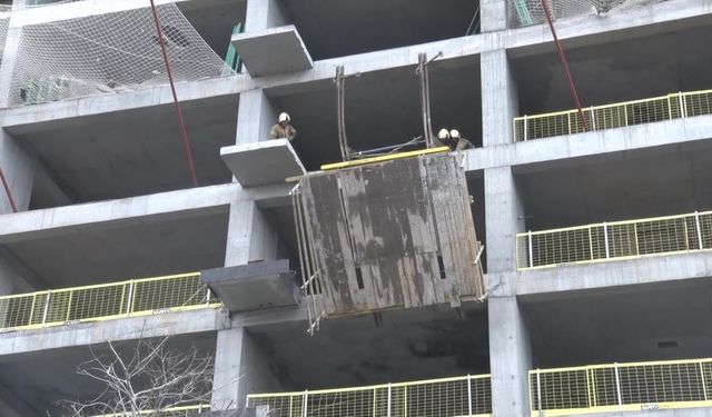 Şanlıurfa'dan gelmişlerdi! İnşaat iskelesinden düşen iki işçi feci şekilde can verdi