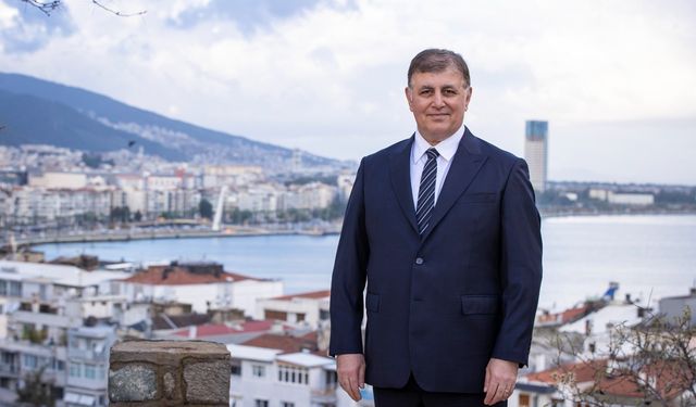 İzmir’de Cemil Tugay ile işçiler arasında maaş bordrosu krizi