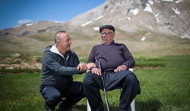 Eski Dışişleri Bakanı Mevlüt Çavuşoğlu’nun acı günü: Babası hayatını kaybetti!
