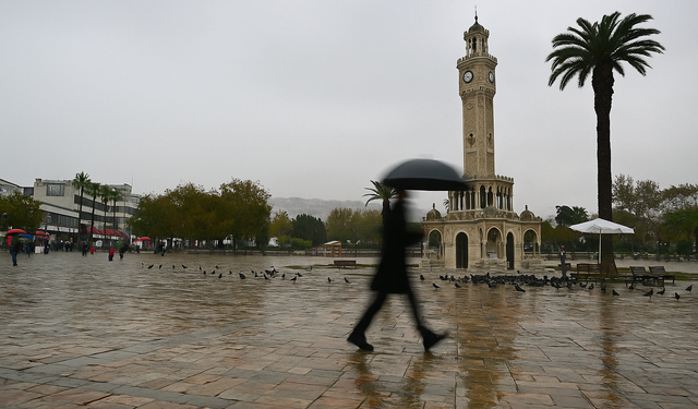 İzmir'e gök gürültülü sağanak yağış geliyor