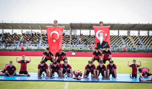 Aliağa'da Gençlik Bayramı, umut ve gururla kutlandı