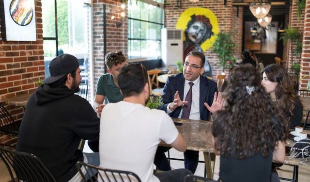 Balçova Belediyesi'nden sınav yolculuğundaki öğrencilere destek
