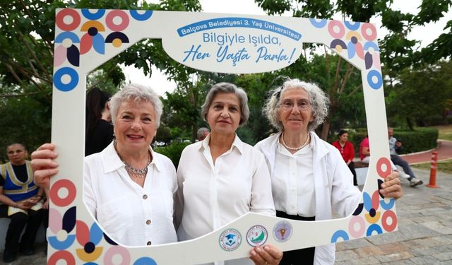 Balçova'da Üçüncü Yaş Üniversitesi, bahar dönemini coşkuyla tamamladı