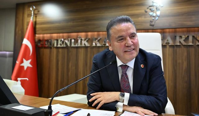 Başkan Muhittin Böcek’ten sağlık durumuna ilişkin açıklama: Görevimin başındayım!